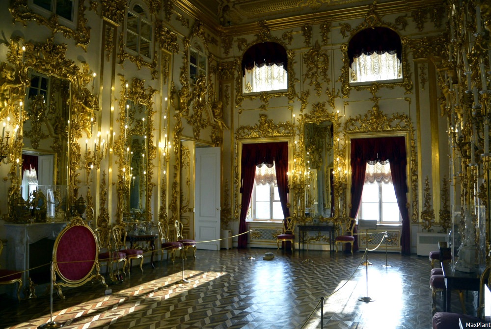 Залы петергофского дворца